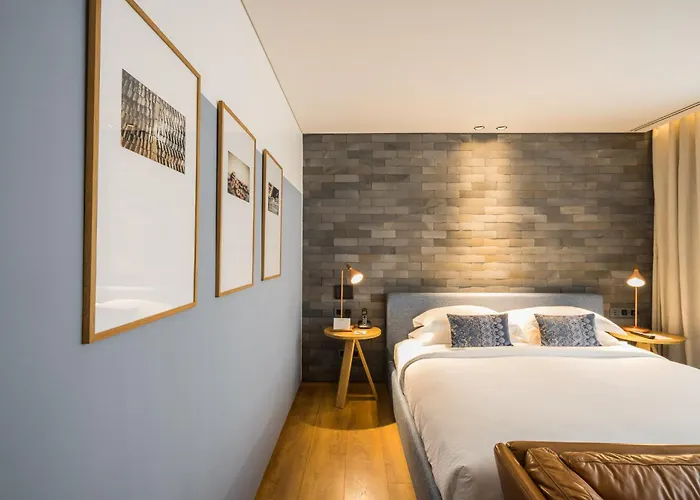Hotel Ad Lib