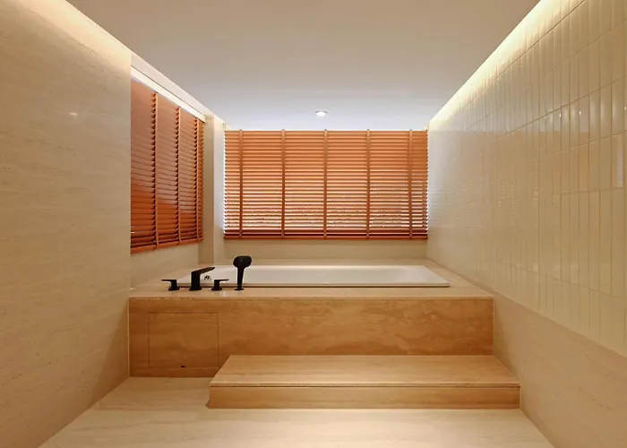 Ad Lib Hotel 4*