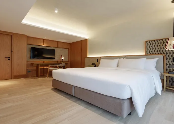 Ad Lib Hotel 4*