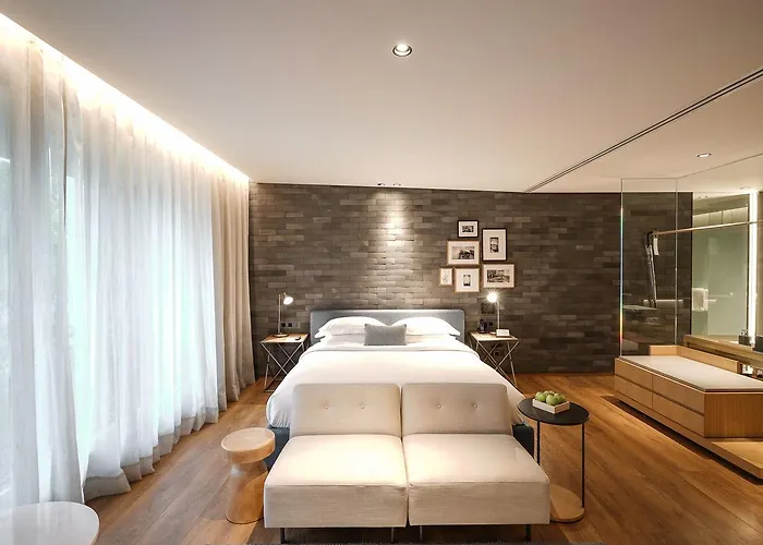 Ad Lib Hotel