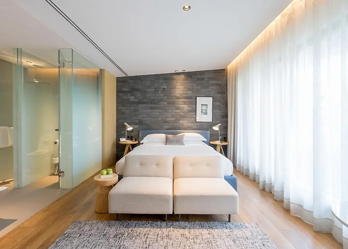 Ad Lib Hotel 4*