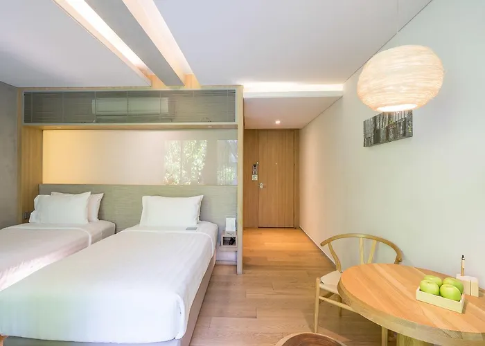 Ad Lib Hotel 4*